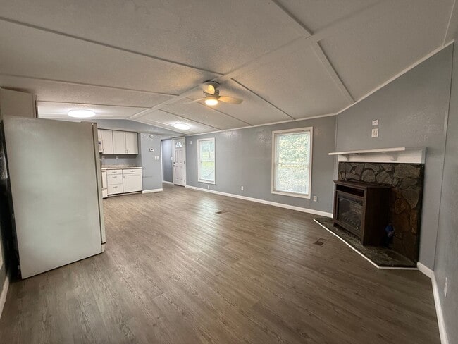 Building Photo - 3 Bedroom 2 Bathroom Home located in Baileyton, TN