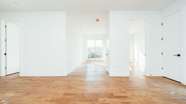 Foto del edificio - 1183 Gates Ave