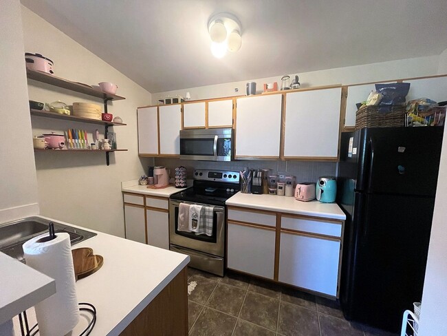 Building Photo - Adorable 1 Bedroom 1 Bathroom Condo in Ric...