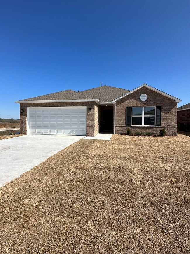 Foto del edificio - *Pre-leasing* Three Bedroom | Two Bath Hom...