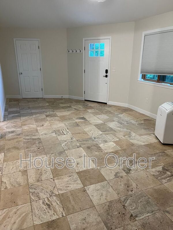 Foto del edificio - 50 Rustling Oaks Ln