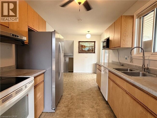 Building Photo - 259 Camille Crescent