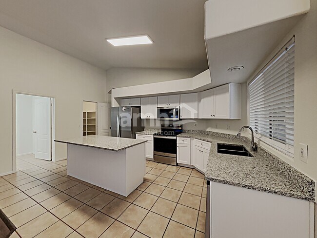 Foto del edificio - 12723 W Edgemont Ave