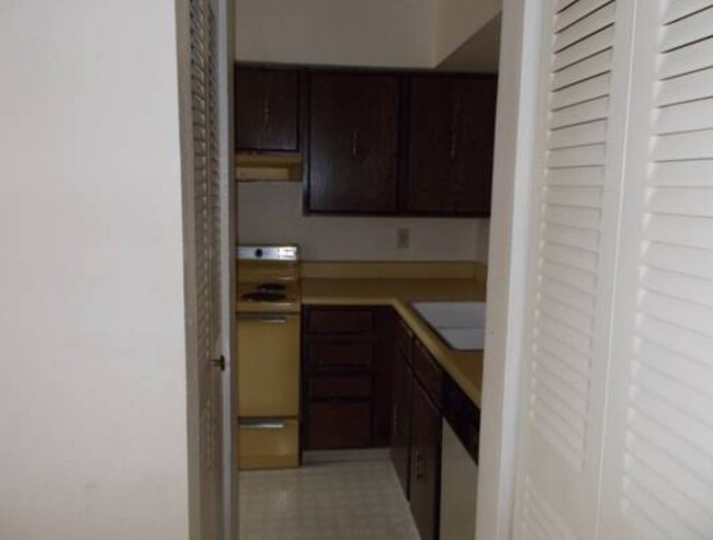 Building Photo - 1705 Heatheridge Rd