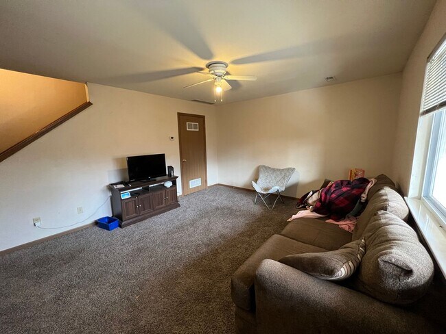 Foto del edificio - Pre-Leasing for 26/27 School Year