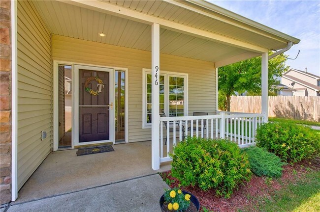 Foto del edificio - 946 Red Hawk Way SE