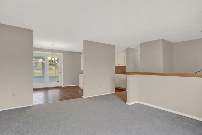 Building Photo - 4270 Sunnyview Dr