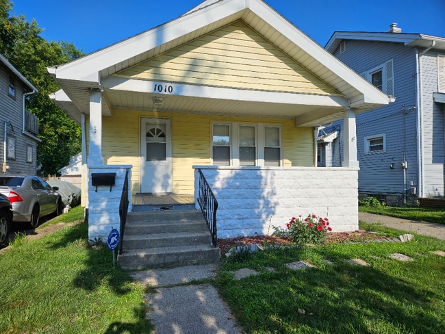 Building Photo - 1010 Woodsdale Ave