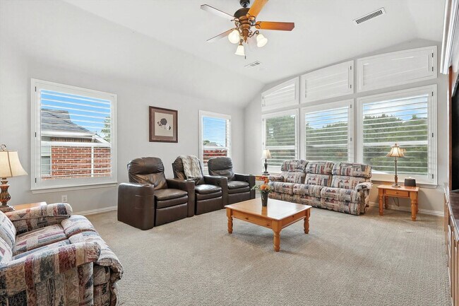Foto del edificio - 2303 Chapelwood Dr