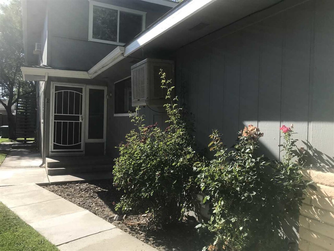 Foto principal - 643 Pine Meadows Dr