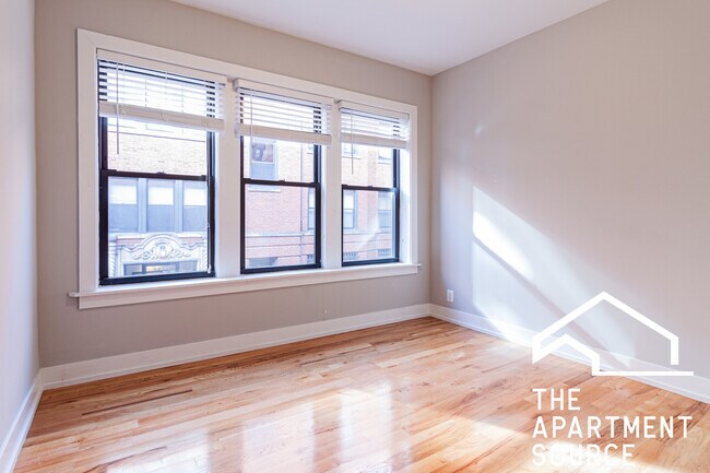 Foto del edificio - 3523 N Racine Ave