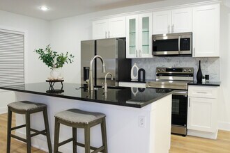 Building Photo - 1420 State Rd