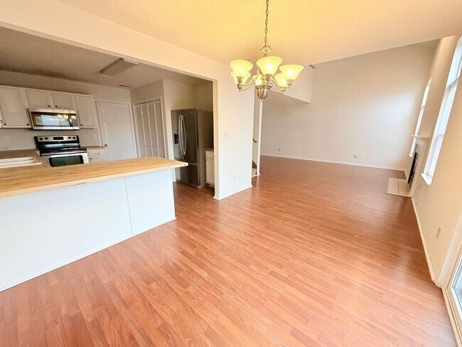 Building Photo - 1555 Blue Brook Way