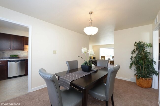 Building Photo - 4544 N Wilson Dr