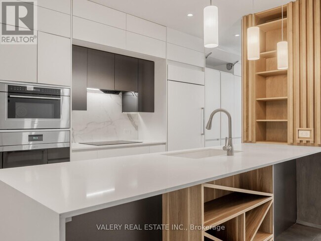 Building Photo - 61 Yorkville Ave