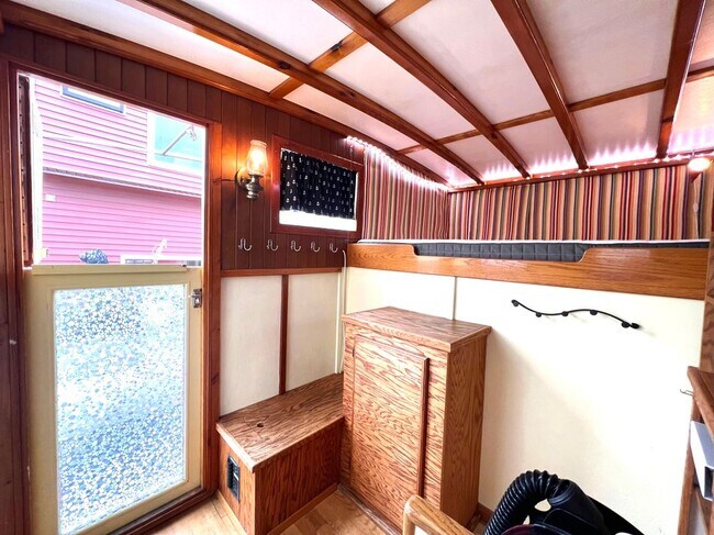 Foto del edificio - 2143 N Northlake Way