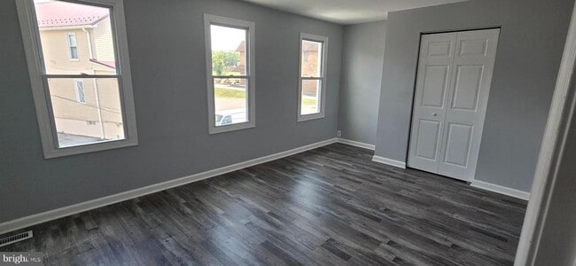 Foto del edificio - 421 Salem Ave