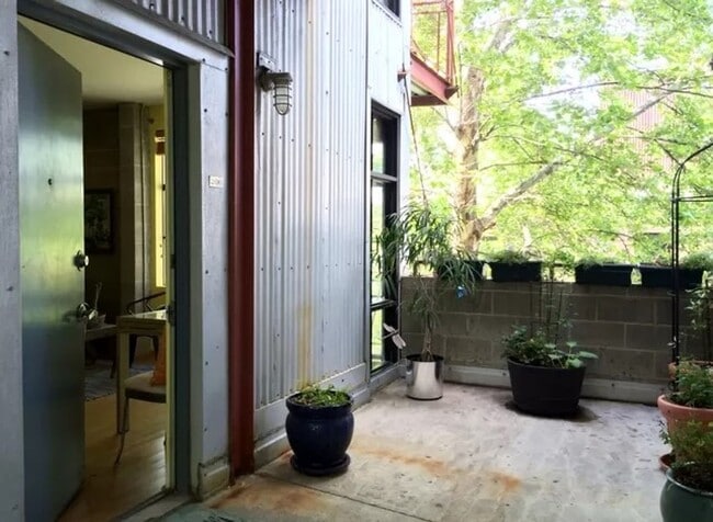 Building Photo - Modern Downtown Salt Lake City 1bd/1ba Con...