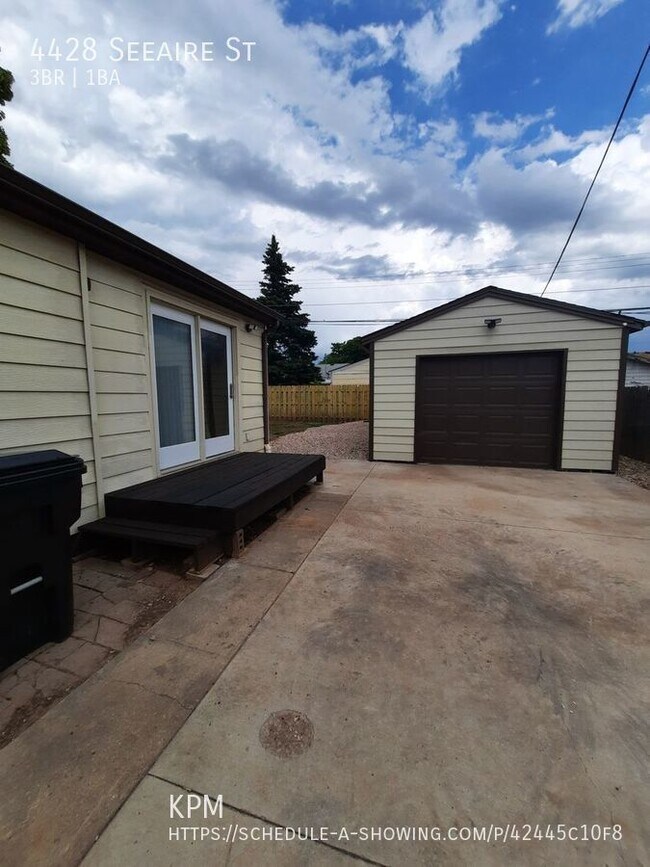 Building Photo - 3 BED | 1 BATH | SINGLE-LEVEL | WEST | SIN...