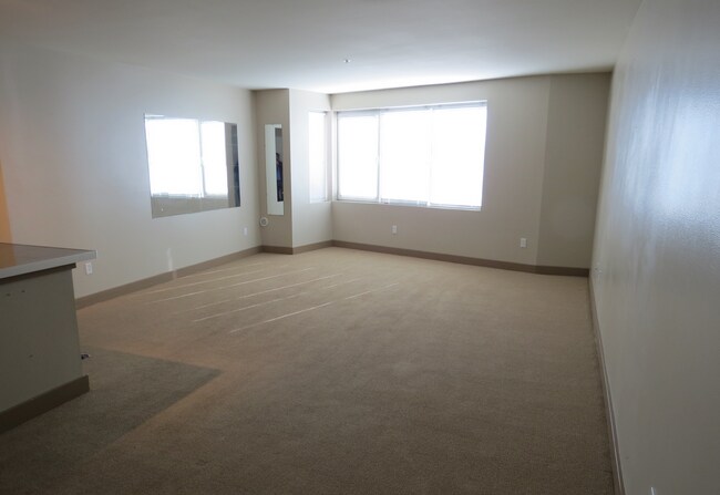 Building Photo - Spacious Belltown Condo @ the Ideal Location!