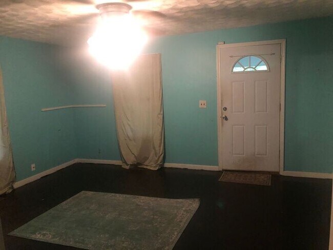 Foto del edificio - 2220 N Concord Ave