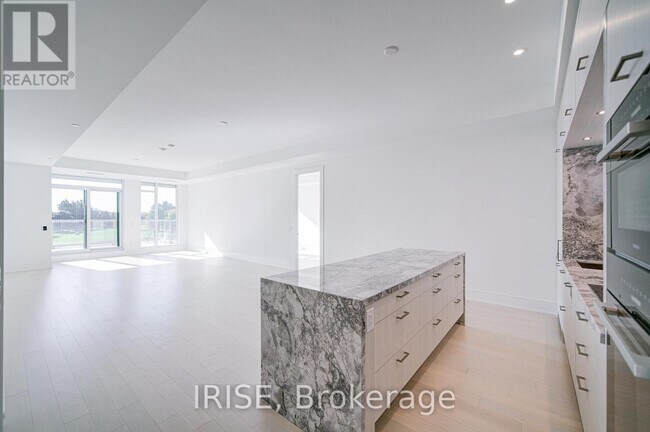 Building Photo - 399 Royal Orchard Blvd