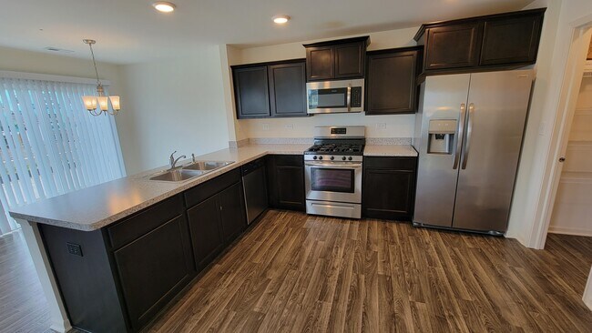 Building Photo - 200 Goldenrod Dr