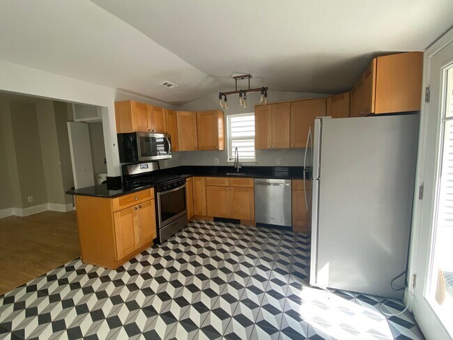 Building Photo - 1507 W 36th St