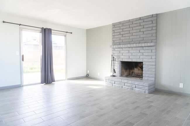 Building Photo - 1421 S Yorktown St