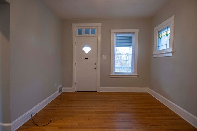 Living Room - 5832 W Park Ave