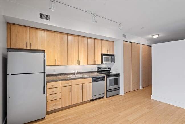 Building Photo - Franklin West Apartments, Leasing Office