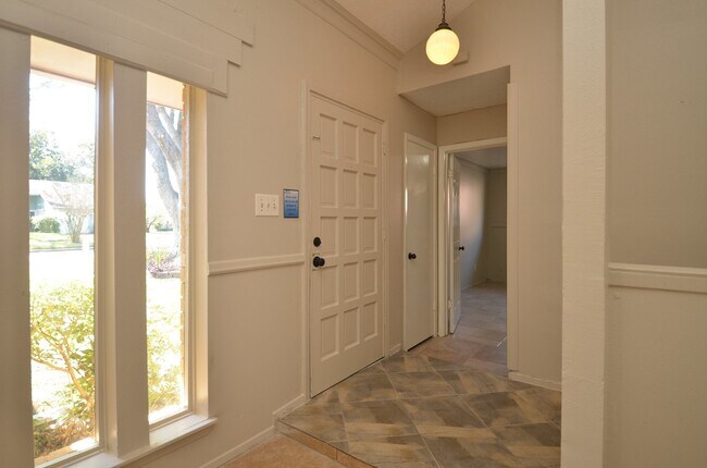 Foto del edificio - 522 Whippoorwill Dr