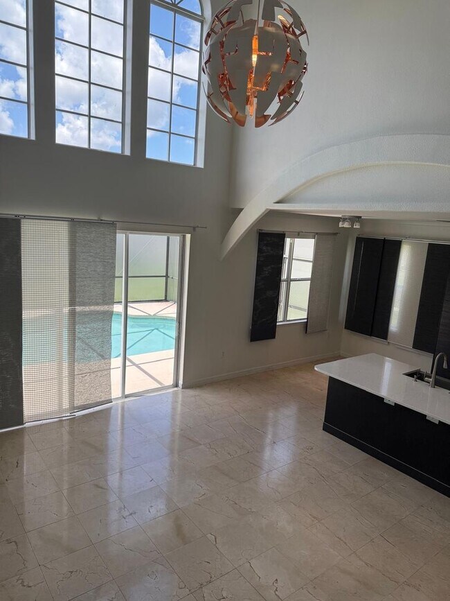Foto del edificio - 5 bedroom, 3.5 bath Pool Home