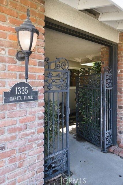 Foto del edificio - 1335 N Sarita Pl