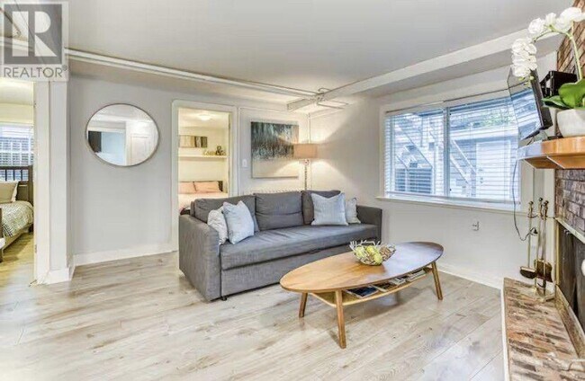 Photo du bâtiment - 223-223 W 13th Ave
