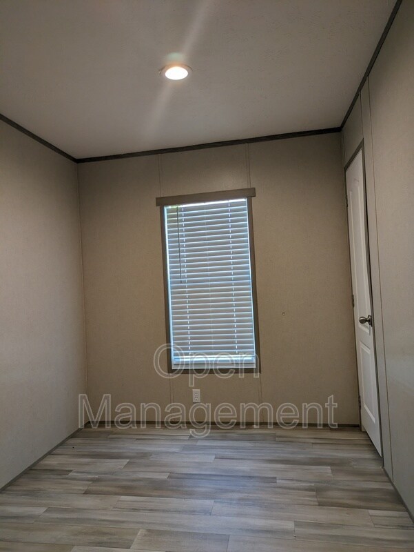 Foto del edificio - 4950 W Farm Rd 156