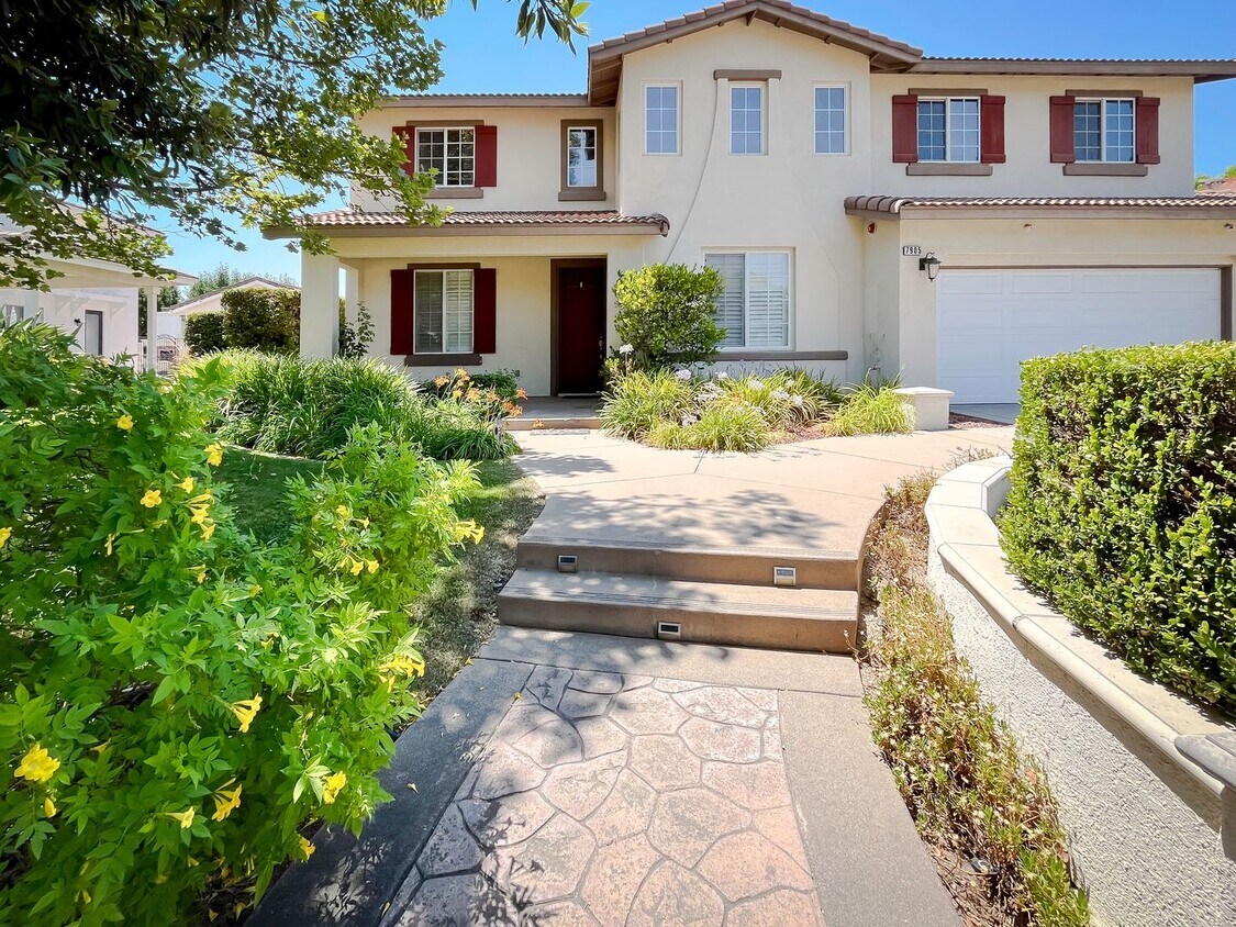 Foto principal - MUST SEE! Beautiful 3 bedroom + Loft + Off...