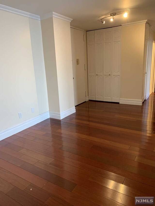 Foto del edificio - 200 Winston Dr