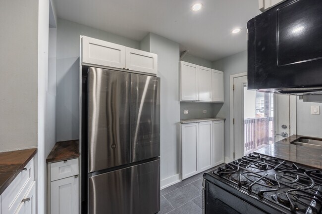 Foto del edificio - 3716 W Belmont Ave