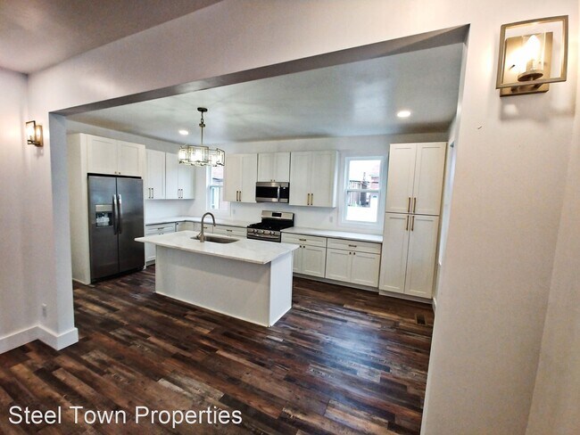 Building Photo - 3 br, 2.5 bath House - 609 E. 14th St.