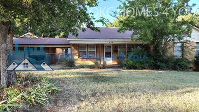 Building Photo - 429 E 3rd St Building Photo - 429 E 3rd St