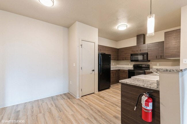 Building Photo - 1 bedroom, 1 bath Apartment