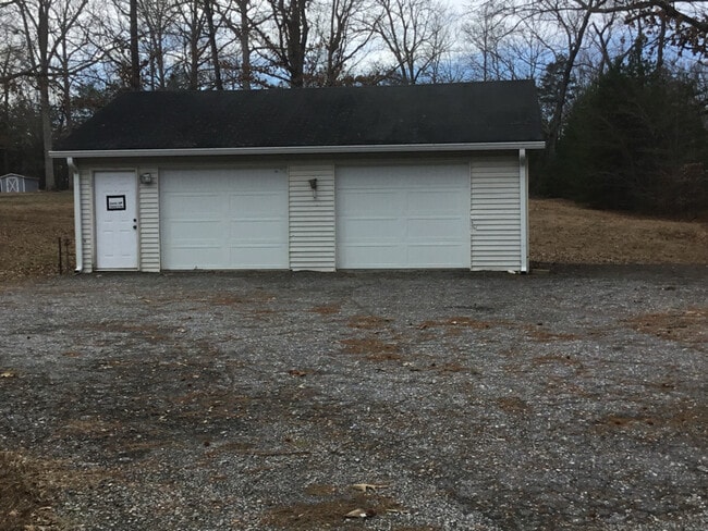 Building Photo - 1097 Jordan Rd