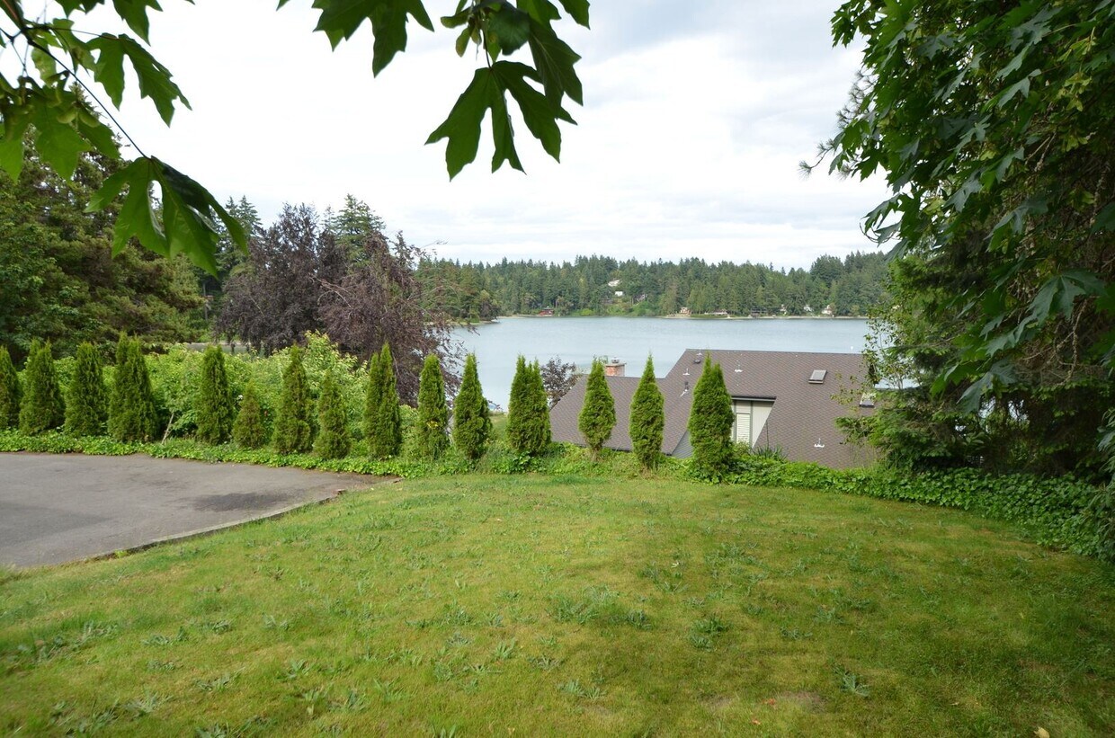Primary Photo - 1140 Shorewood Dr