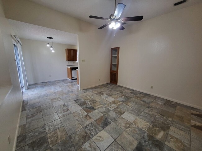 Building Photo - 1202 Shiloh Dr