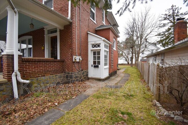 Foto del edificio - 329 E Broad St