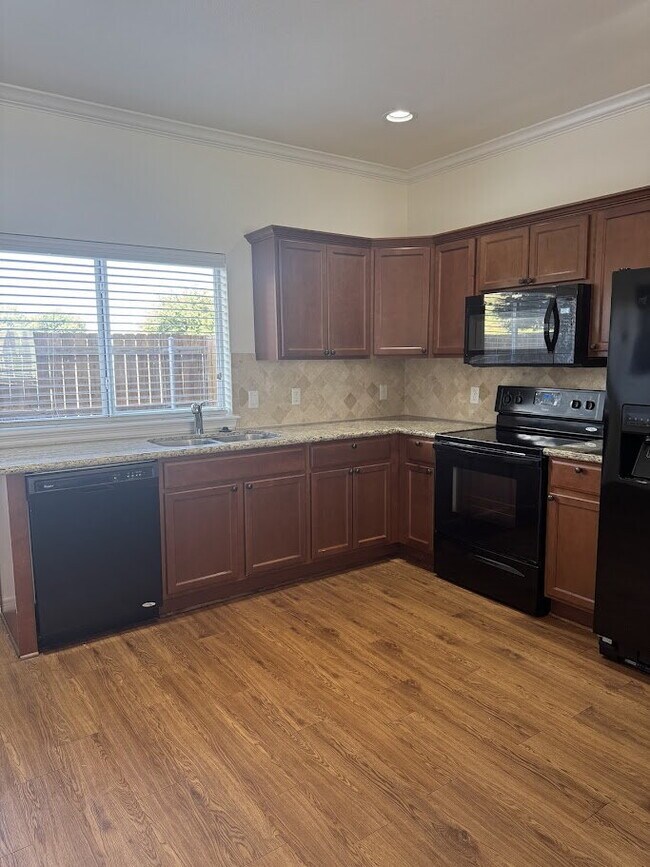 Foto del edificio - 4 Bedrooms and 4.5 baths in College Station