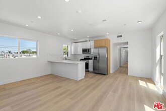 Building Photo - 10963 Calvert St