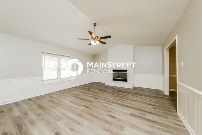 Building Photo - 3 Bedroom Pet-Friendly Home in HIGH POINT,...