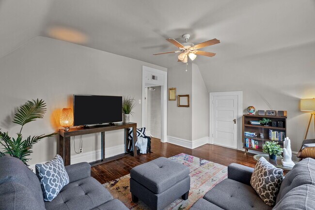 Foto del edificio - 4600 McPherson Ave